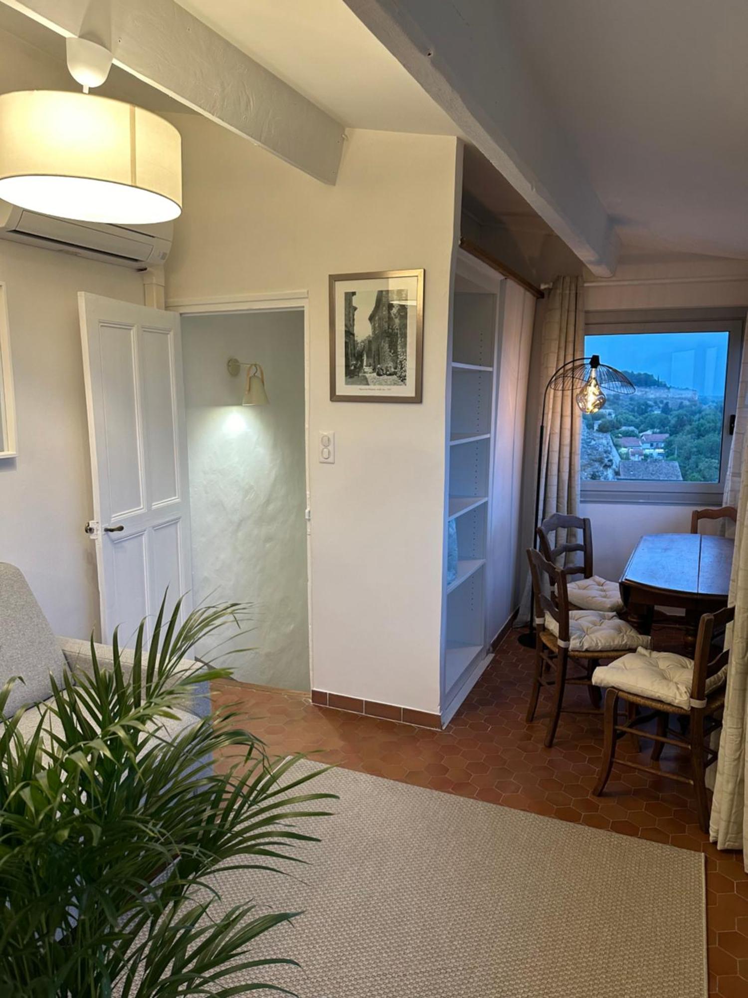 Charmante Petite Maison Avec Vue Panoramique, En Centre Historique, Proche D'Avignon, Ancienne, Renovee, Climatisee, Terrasse, Parking Public Gratuit Villeneuve-lès-Avignon Buitenkant foto