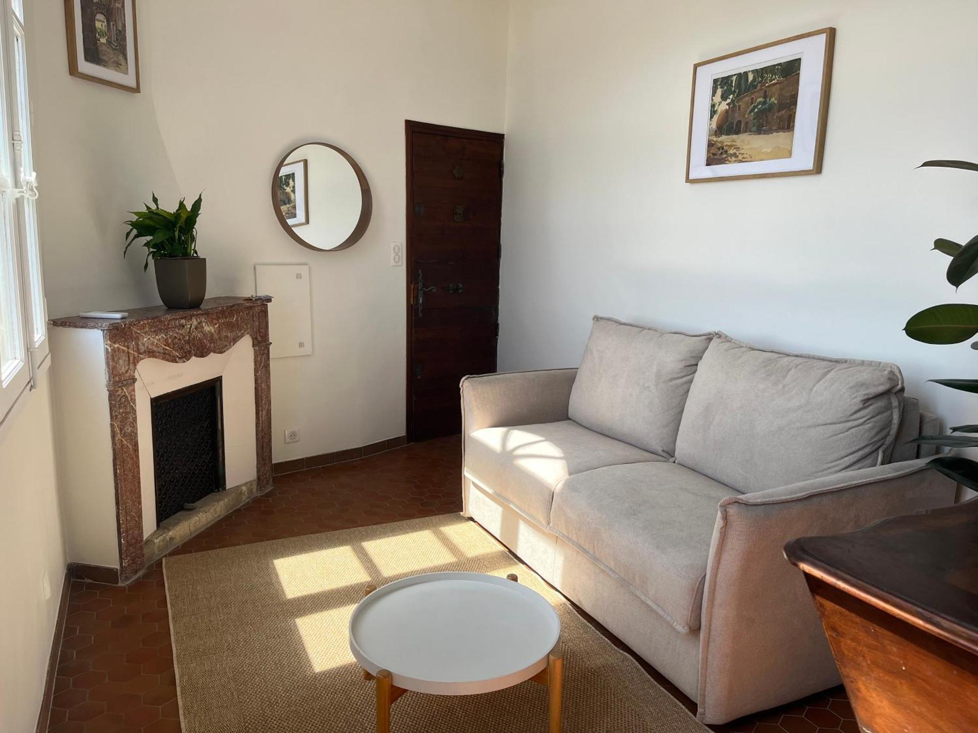 Charmante Petite Maison Avec Vue Panoramique, En Centre Historique, Proche D'Avignon, Ancienne, Renovee, Climatisee, Terrasse, Parking Public Gratuit Villeneuve-lès-Avignon Buitenkant foto
