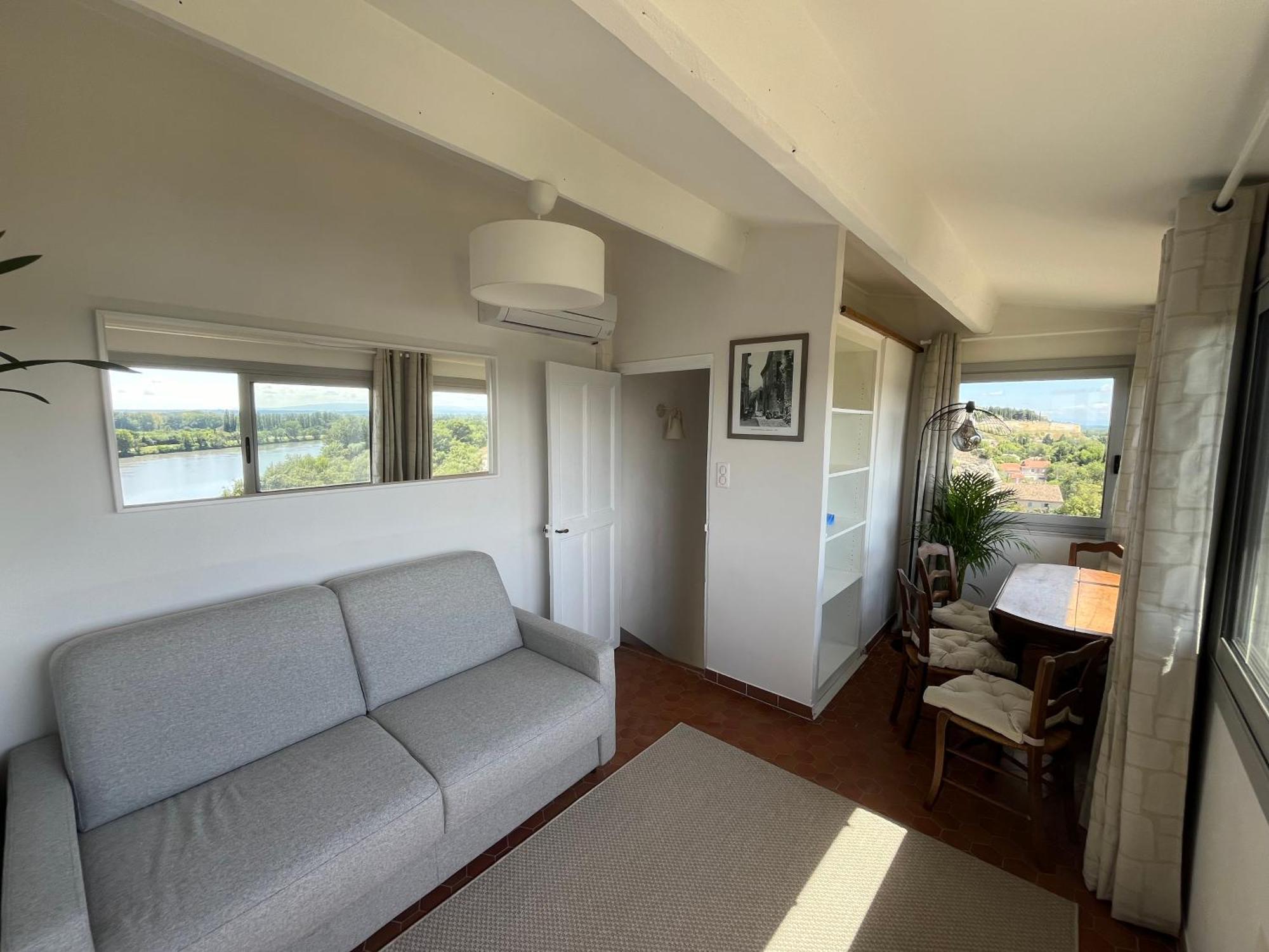 Charmante Petite Maison Avec Vue Panoramique, En Centre Historique, Proche D'Avignon, Ancienne, Renovee, Climatisee, Terrasse, Parking Public Gratuit Villeneuve-lès-Avignon Buitenkant foto
