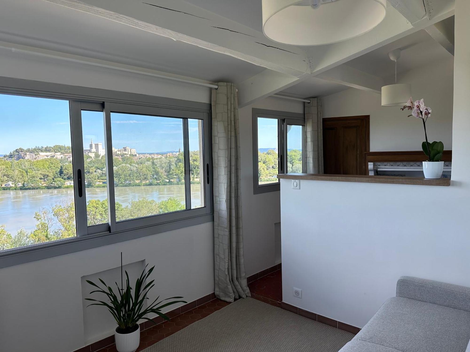 Charmante Petite Maison Avec Vue Panoramique, En Centre Historique, Proche D'Avignon, Ancienne, Renovee, Climatisee, Terrasse, Parking Public Gratuit Villeneuve-lès-Avignon Buitenkant foto